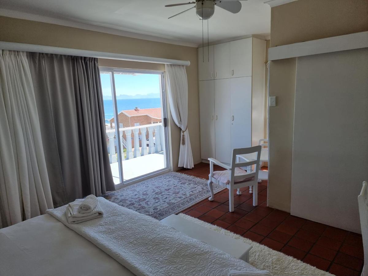 The Bay Lodge Gansbaai Esterno foto